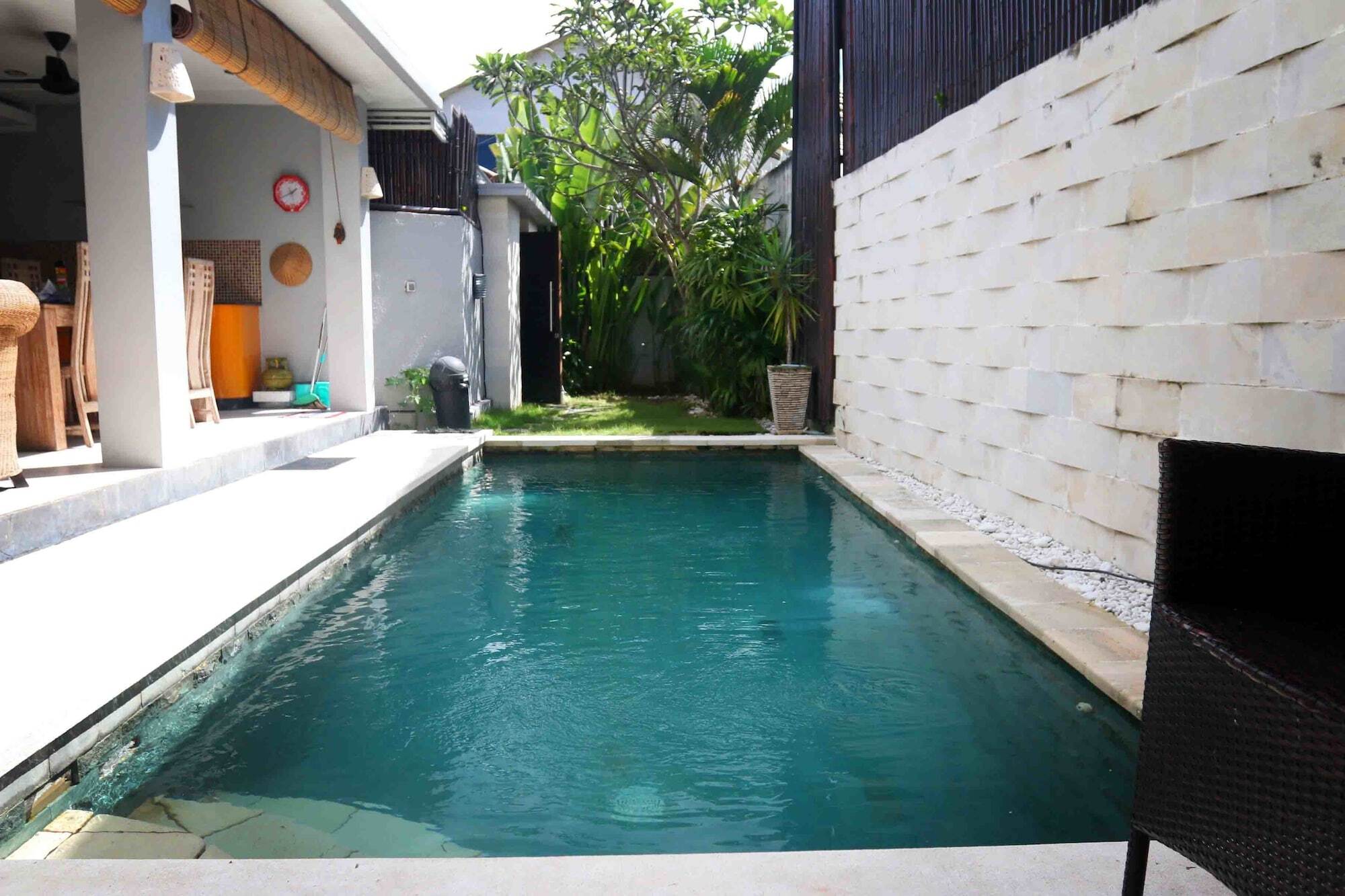Sunny Villa