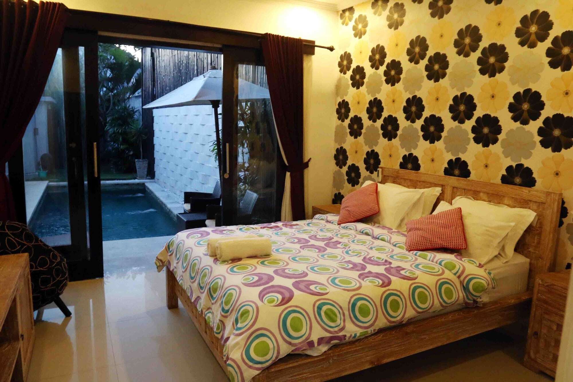 Sunny Seminyak (Bali)